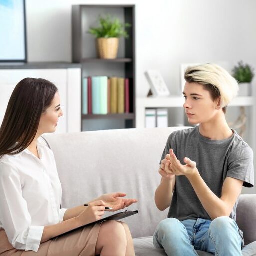 https://www.institucionbienestar.com/wp-content/uploads/2022/10/bigstock-Young-female-psychologist-work-172981817-768x512-1-e1664664901233.jpg